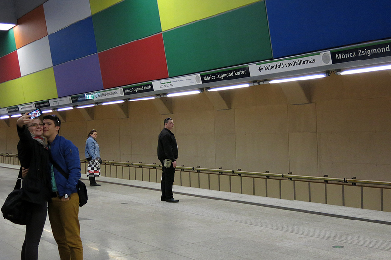 Illustration for article titled La nueva lĂnea de metro de Budapest es un psicodĂ©lico viaje de diseño